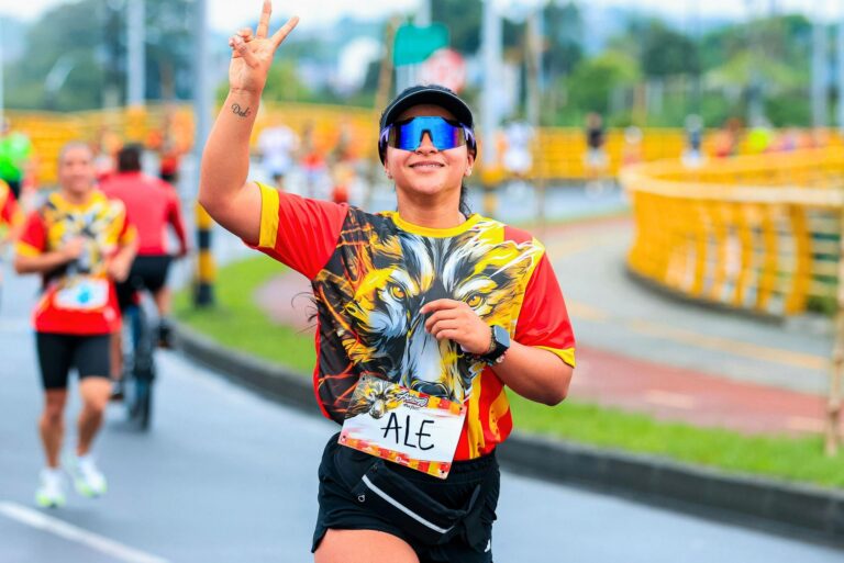 beginner marathon time: A female marathon runner