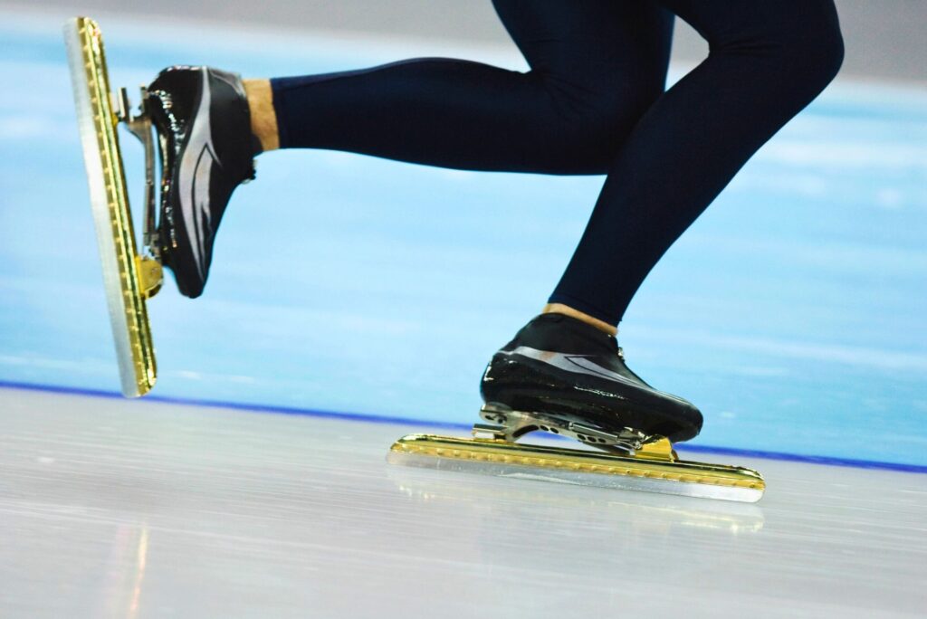 An athlete speed skating, which is one of the best alternatives to running in the winter.